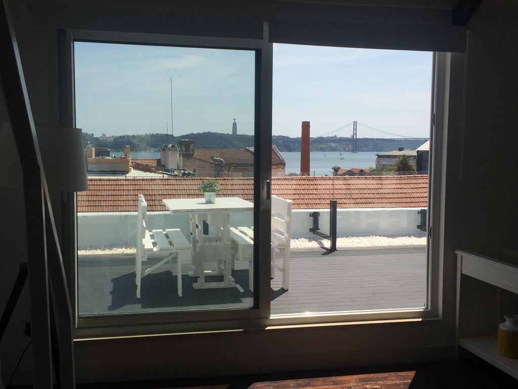 A Terrace On A Topfloor With A View Lissabon Exterior foto