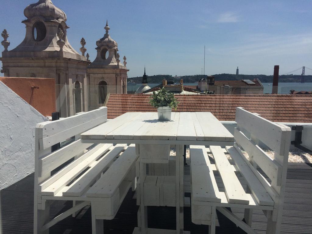 A Terrace On A Topfloor With A View Lissabon Exterior foto