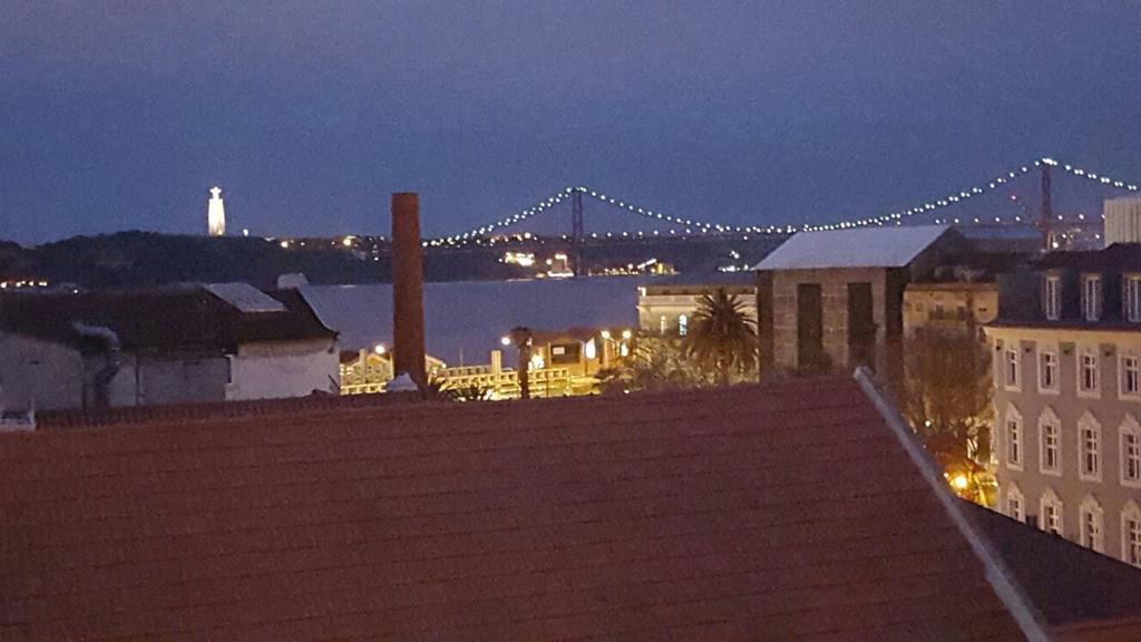 A Terrace On A Topfloor With A View Lissabon Exterior foto