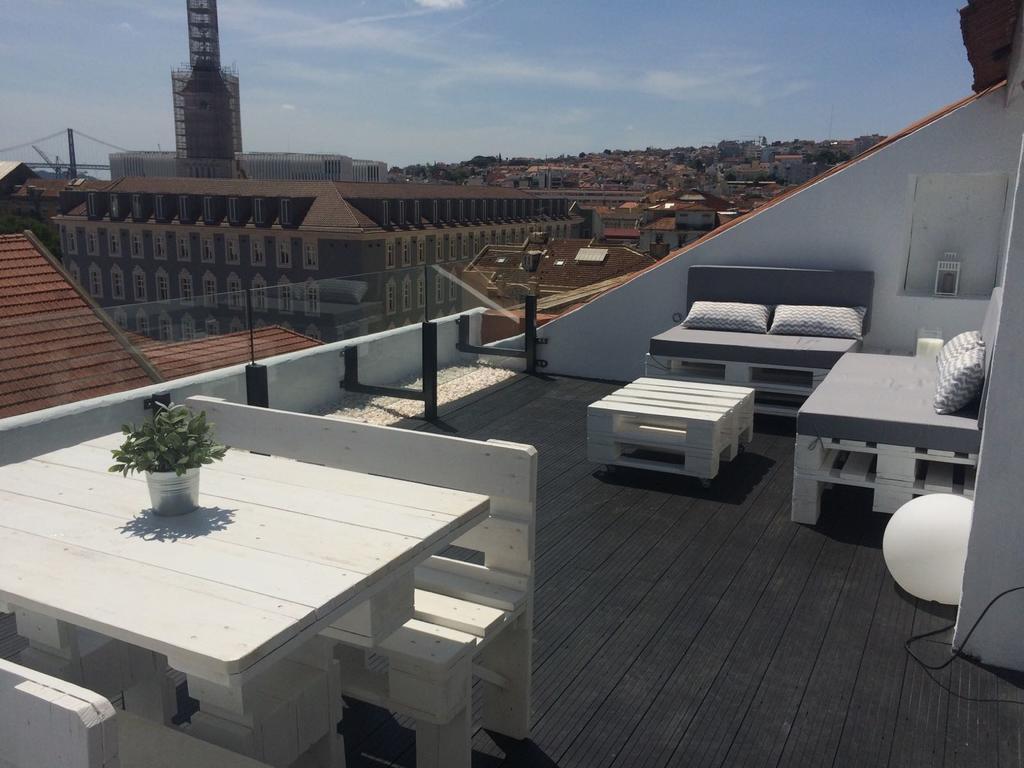 A Terrace On A Topfloor With A View Lissabon Exterior foto