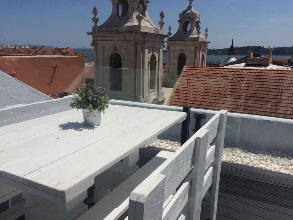 A Terrace On A Topfloor With A View Lissabon Exterior foto